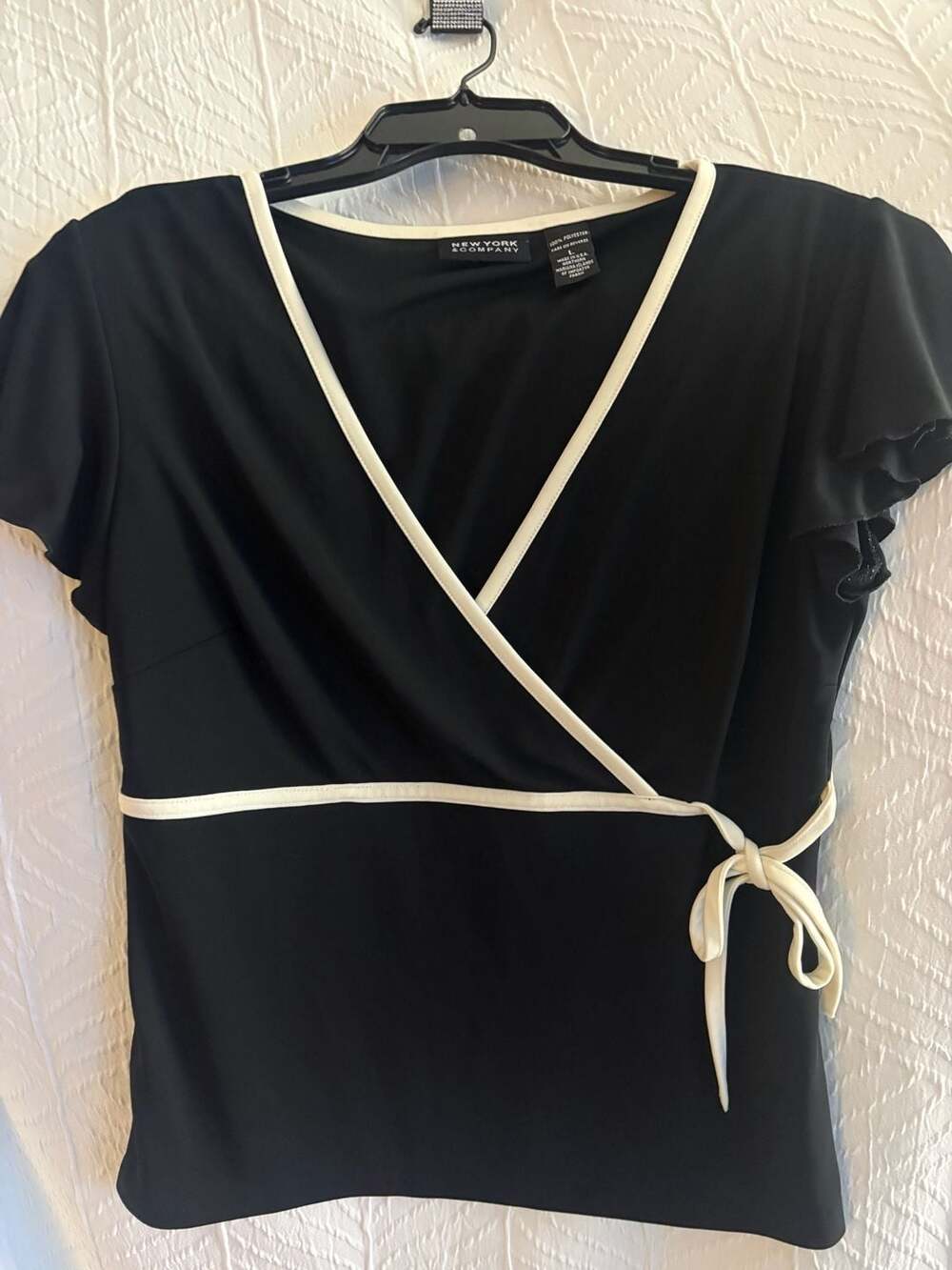 New York & Company Black and White V-Neck Wrap Blouse Top Size L